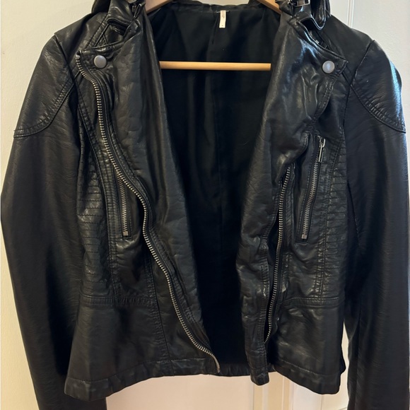 Free People Black Vegan Leather Jacket Hooded Size 2 Removable Hood Boho Coat - Picture 4 of 7